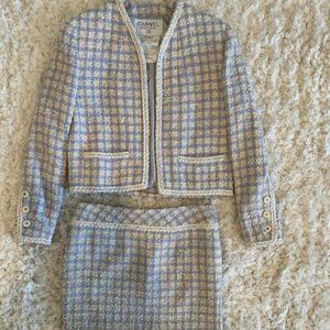 Iconic Chanel Vintage S/S 1994 Runway Lilac popcorn Tweed Suit